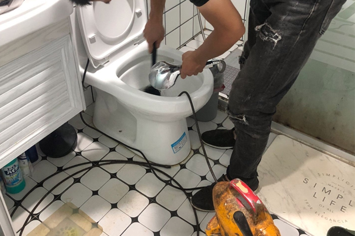邯郸马桶堵塞自己疏通还是找师傅？专业上门服务让你省时更省心